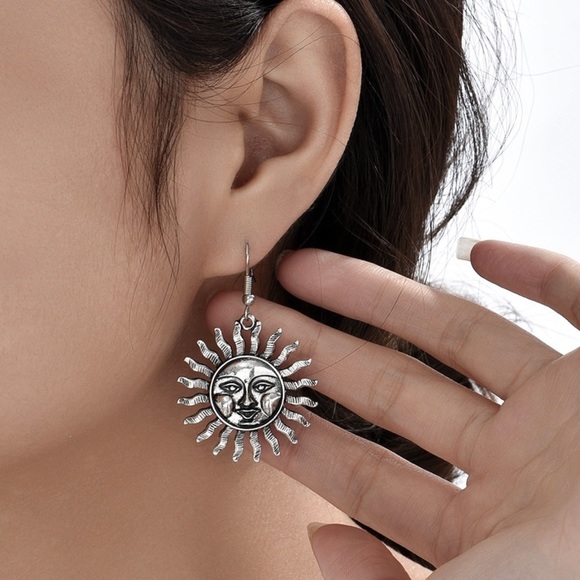 Any 4/$25! Silver Smiling Sun Face Boho Drop Earrings - Picture 2 of 7